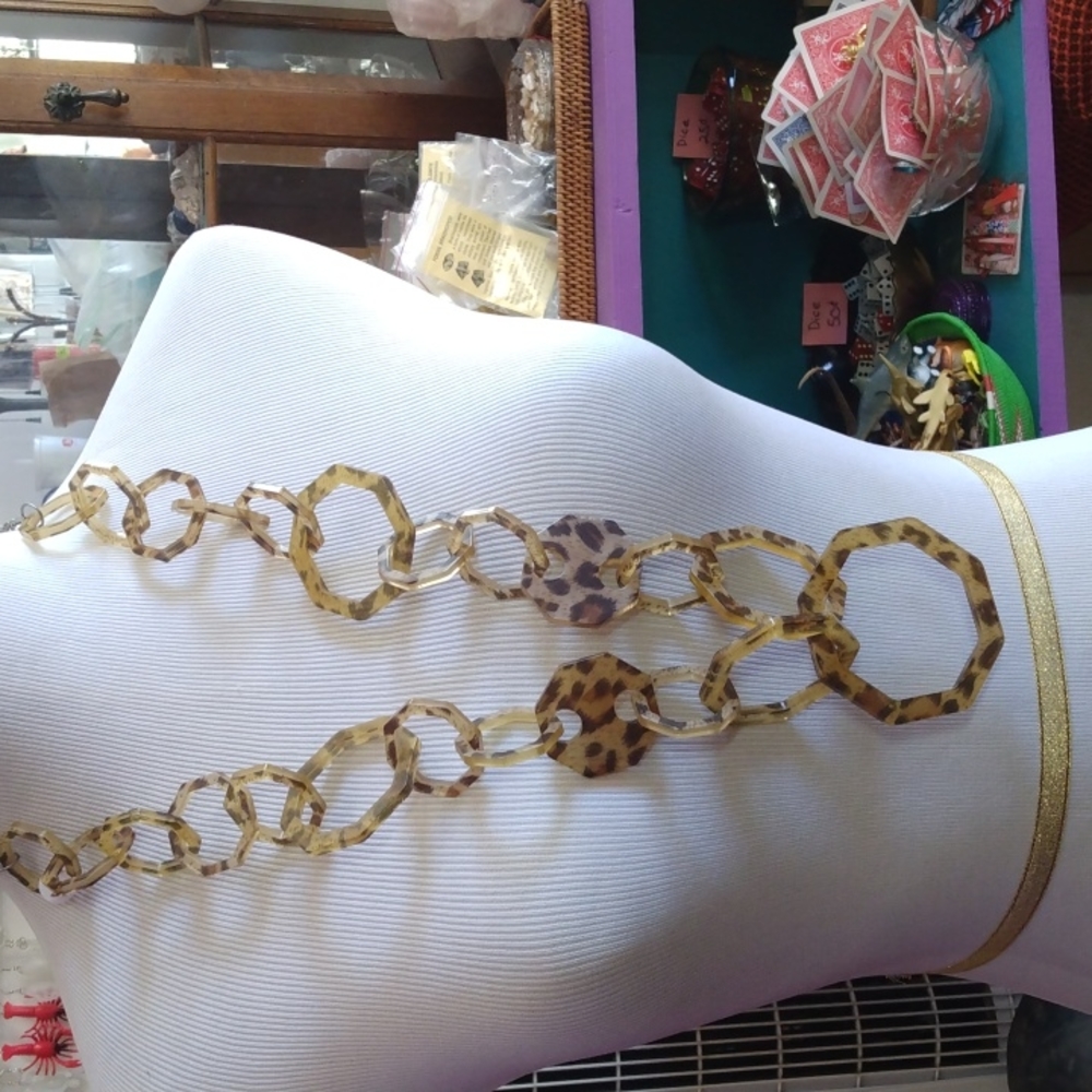 Statement necklace animal print